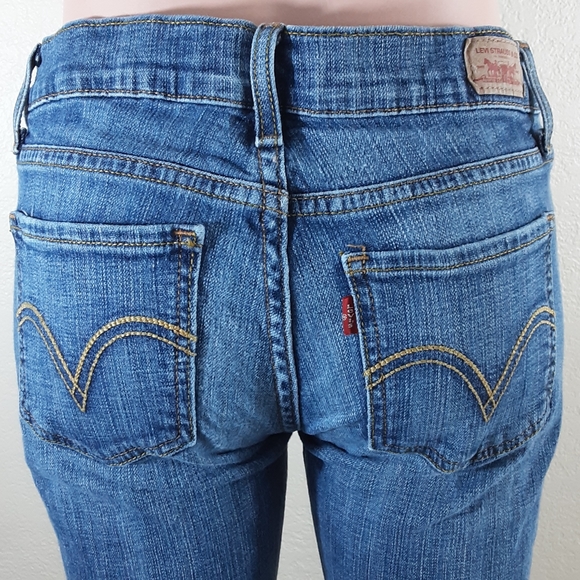 Levi's - Picture 7 of 9